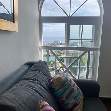 Oceanbreeze Jamaica Penthouse, 7-Minute Walk To Beach Очо-Риос Экстерьер фото