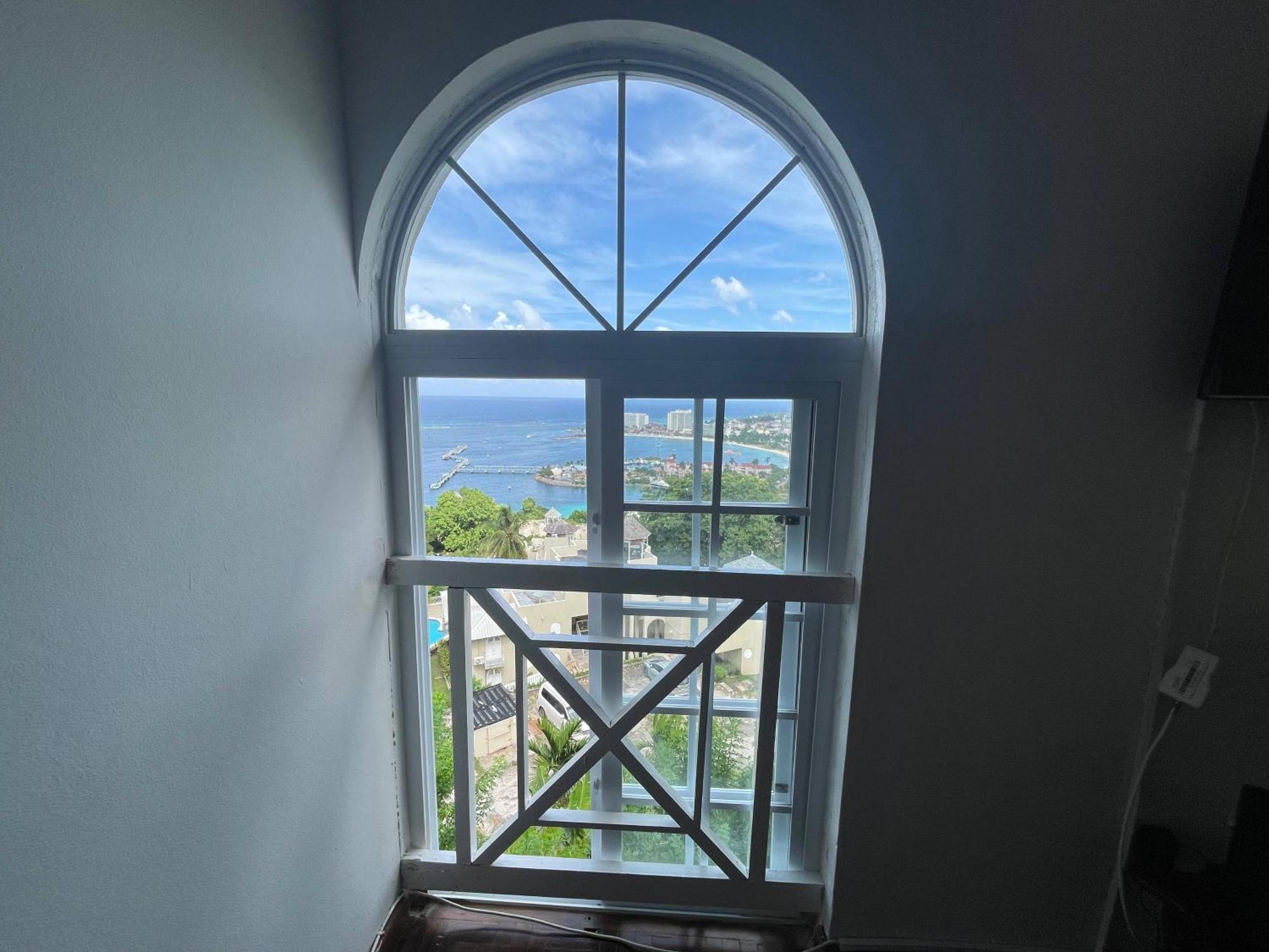 Oceanbreeze Jamaica Penthouse, 7-Minute Walk To Beach Очо-Риос Экстерьер фото