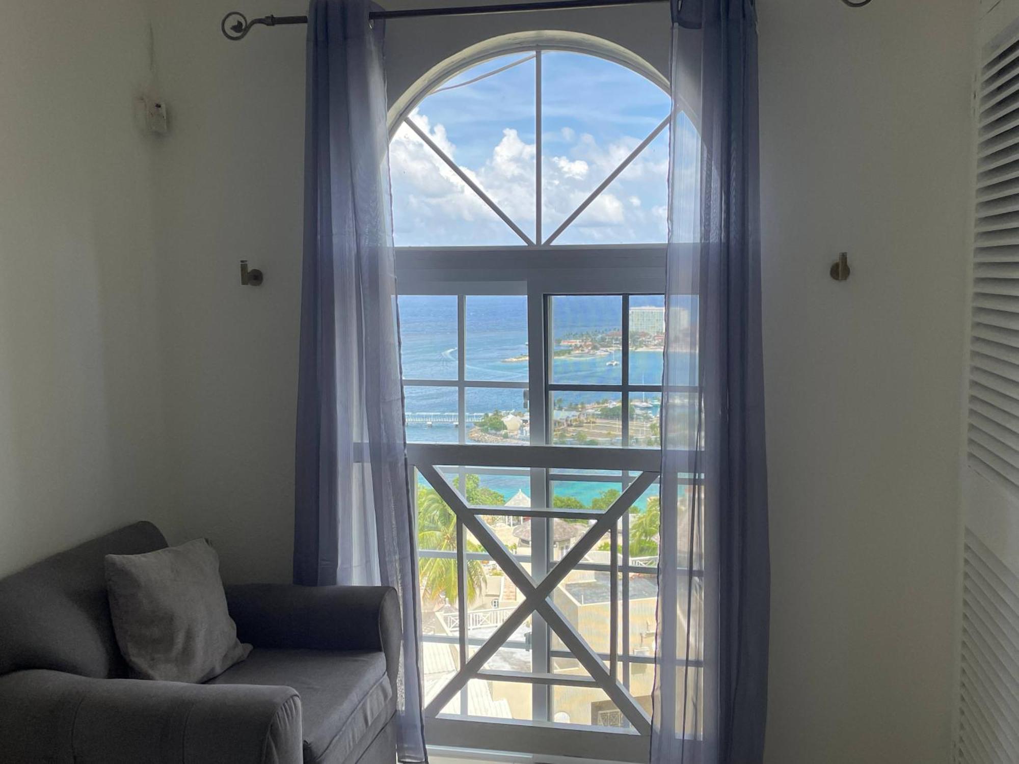 Oceanbreeze Jamaica Penthouse, 7-Minute Walk To Beach Очо-Риос Экстерьер фото