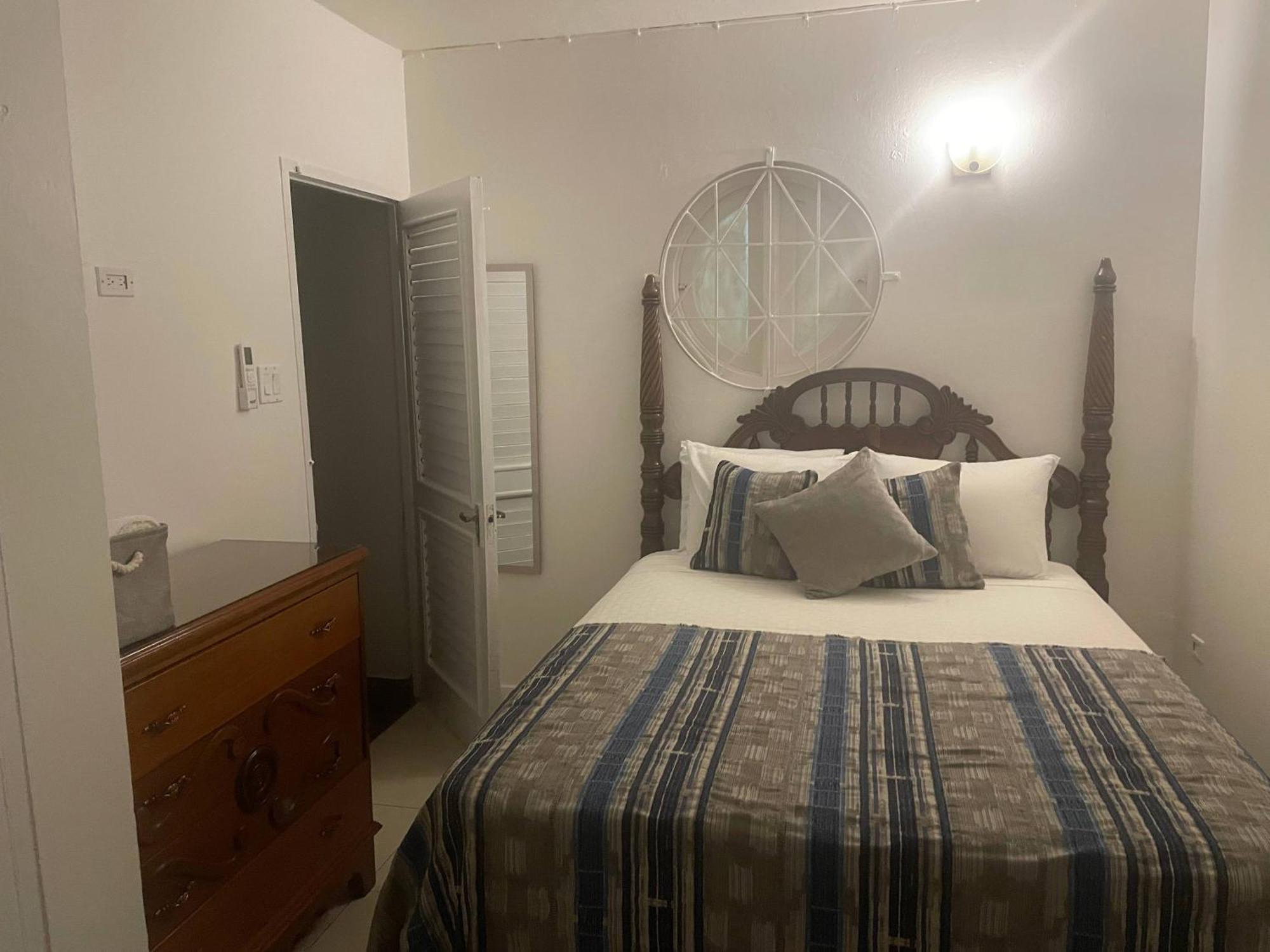 Oceanbreeze Jamaica Penthouse, 7-Minute Walk To Beach Очо-Риос Экстерьер фото