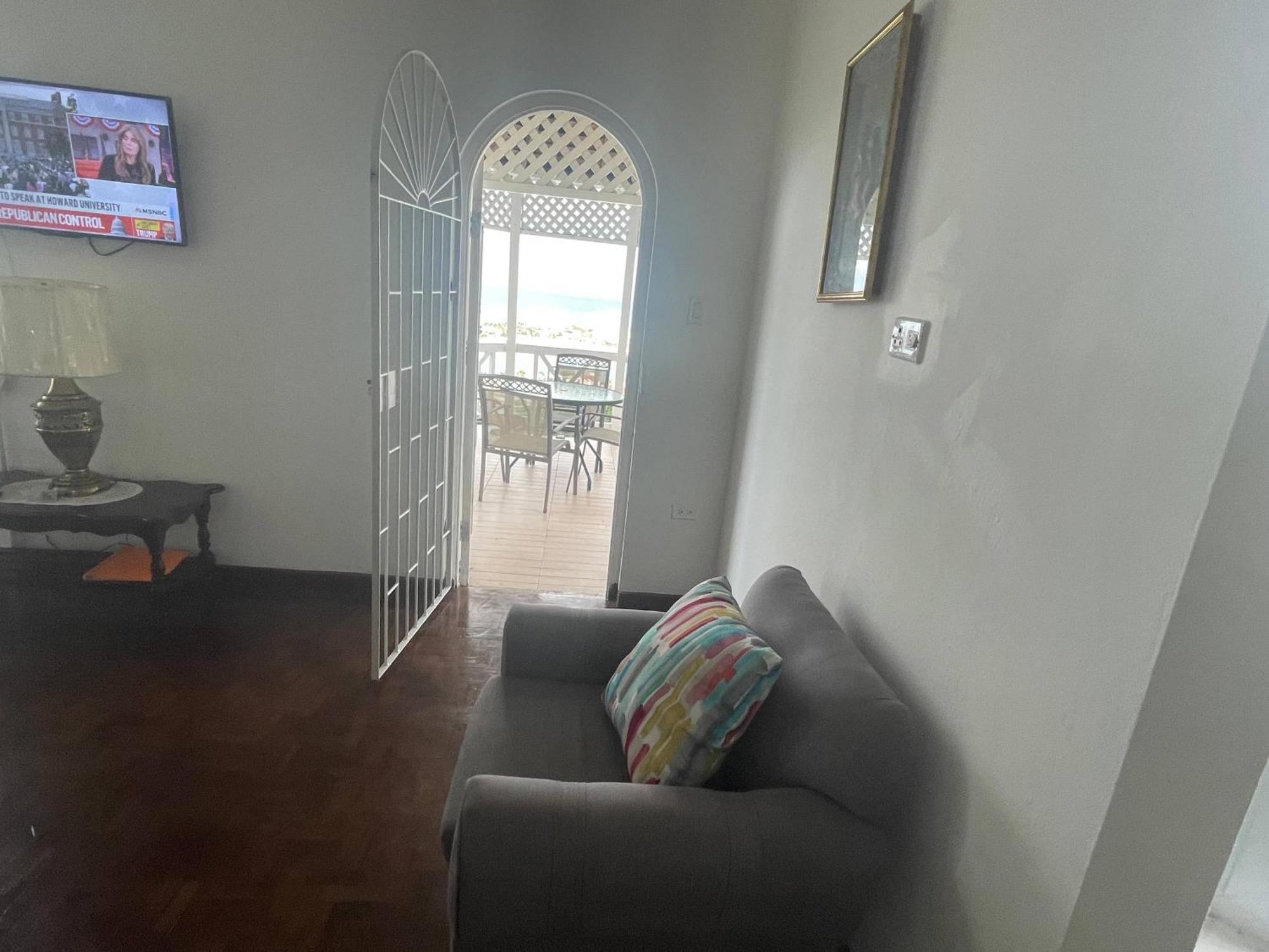 Oceanbreeze Jamaica Penthouse, 7-Minute Walk To Beach Очо-Риос Экстерьер фото